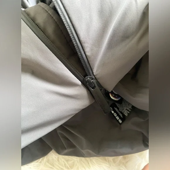 Aritzia TNA The Super Puff₂O™ Mid In Coal Grey - Picture 8 of 16